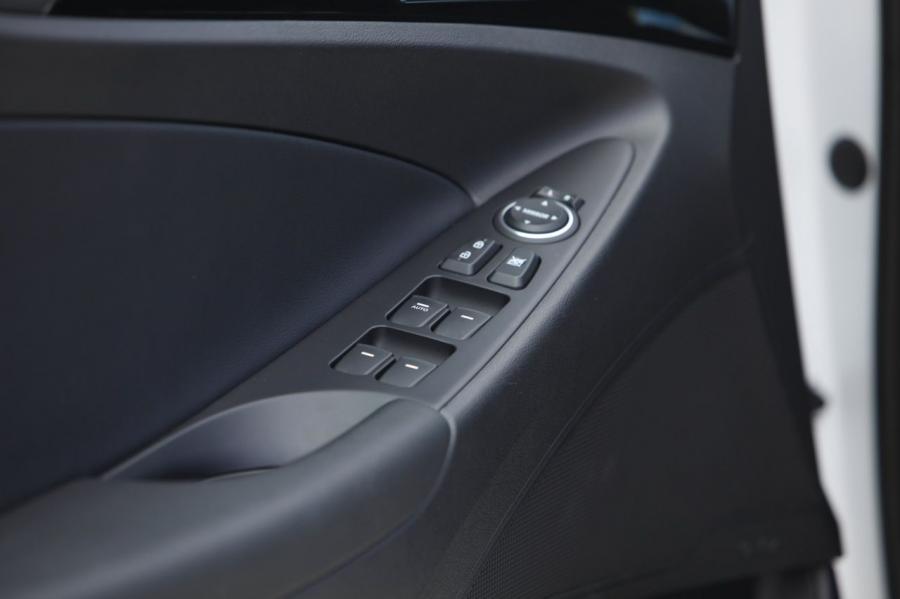  Hyundai Sonata 2.0T 2010 года  (фото 22 из 67)